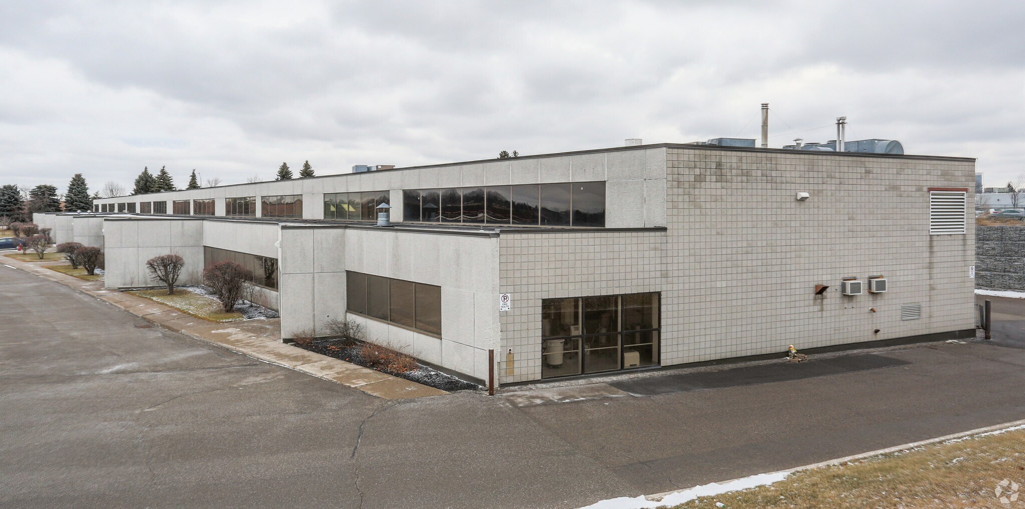 50 Valleywood Dr, Markham, ON à louer Photo principale– Image 1 sur 6