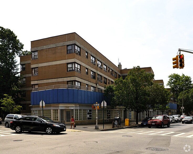 229-247 Graham Ave, Brooklyn, NY à louer - Photo de l’immeuble – Image 2 sur 3
