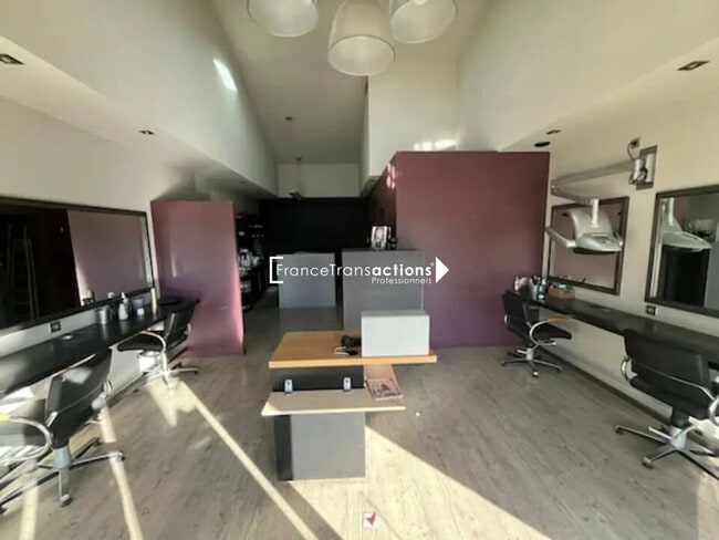 Plus de détails pour Local commercial à louer