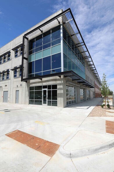 2115 N Scranton Way, Aurora, CO à louer - Photo de l’immeuble – Image 2 sur 9