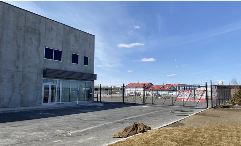 450 39 St N, Lethbridge, AB à louer - Photo de l’immeuble – Image 2 sur 6