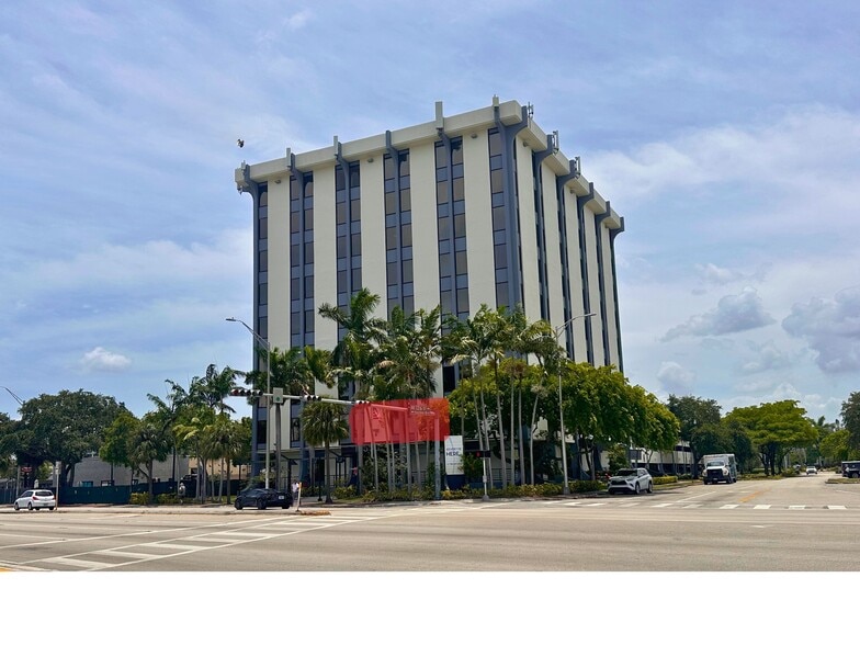 12550 Biscayne Blvd, North Miami, FL à louer - Photo intérieure – Image 1 sur 17