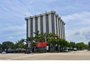12550 Biscayne Blvd, North Miami, FL à louer Photo intérieure– Image 1 sur 17