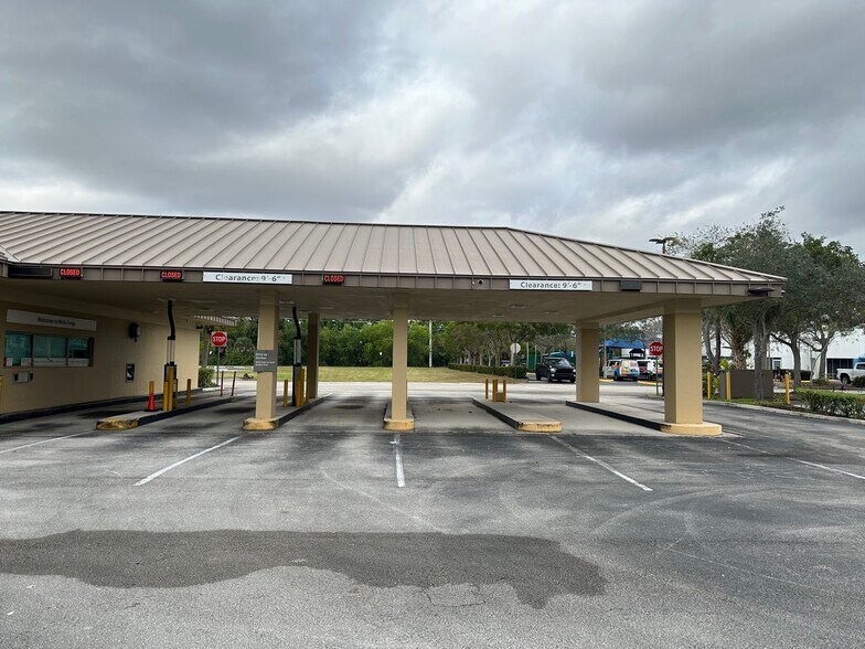 11 Weston Rd, Sunrise, FL à louer - Photo de l’immeuble – Image 3 sur 4