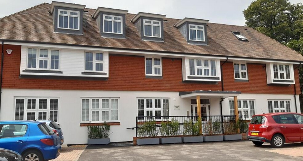 Chequers Ln, Walton On The Hill à louer - Photo de l’immeuble – Image 1 sur 2