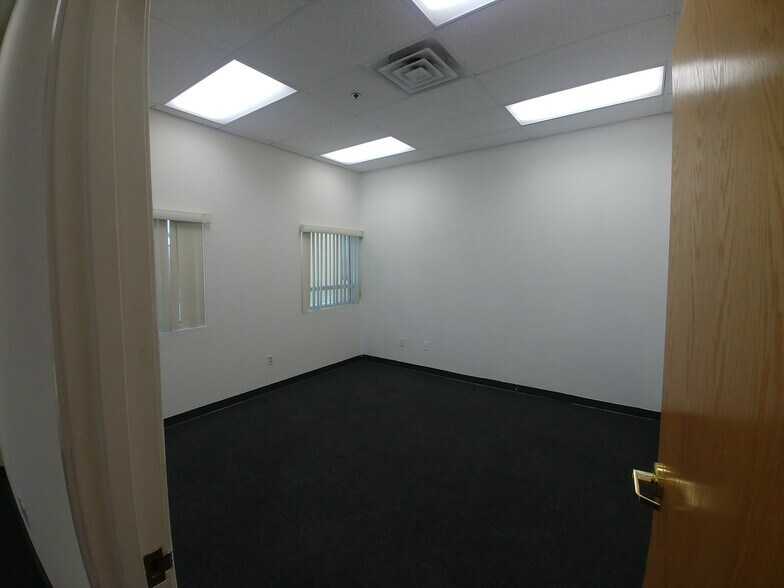 3068 E Sunset Rd, Las Vegas, NV à louer - Photo de l’immeuble – Image 3 sur 9