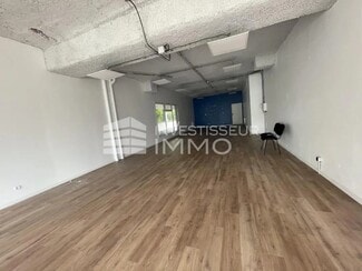 Plus de détails pour Local commercial à louer