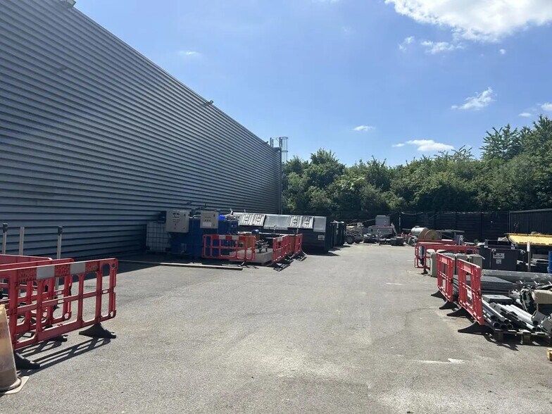 Bureau dans Sainghin-en-Mélantois à louer - Photo de l’immeuble – Image 2 sur 7