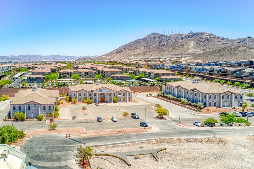 1090 W Horizon Ridge Pky, Henderson, NV à vendre - Aérien – Image 2 sur 5