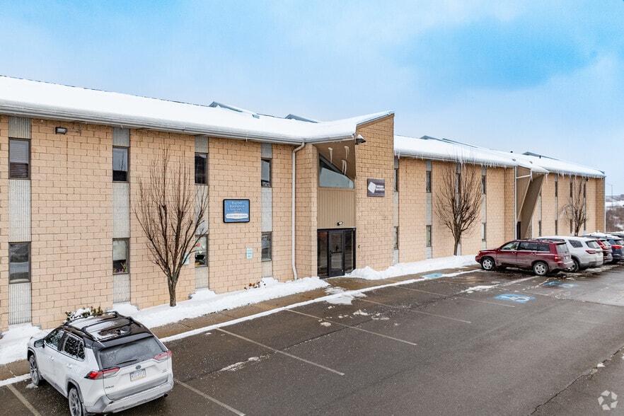 401 Smith Dr, Cranberry, PA à vendre - Photo principale – Image 1 sur 9