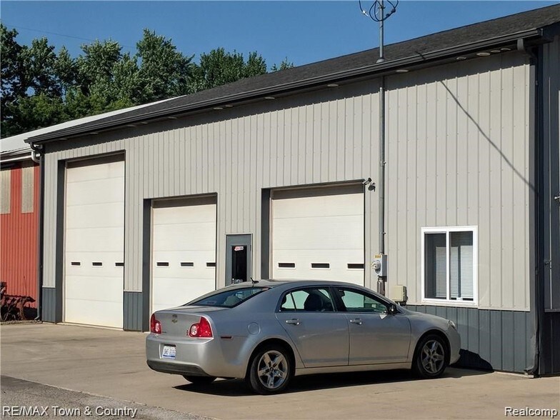 9449 Genesee St, New Lothrop, MI à vendre - Photo de l’immeuble – Image 3 sur 21