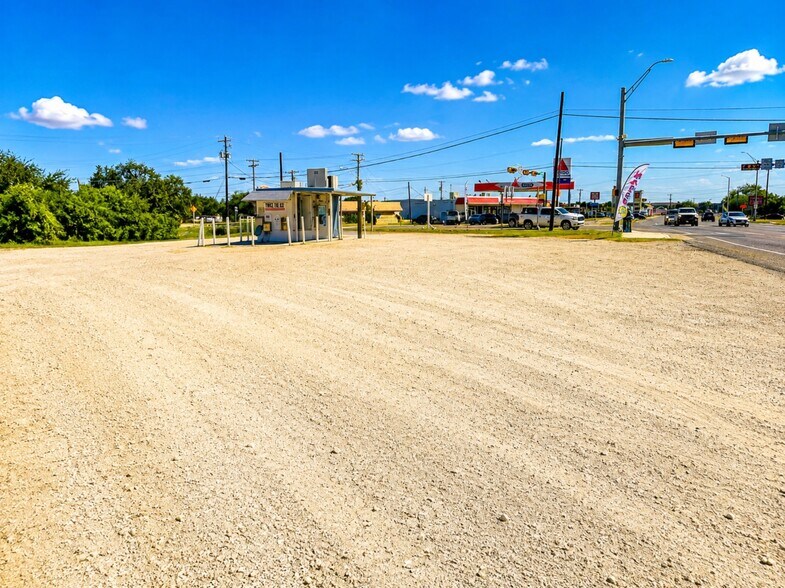 101 TX-359 Hwy, Mathis, TX à vendre - Photo de l’immeuble – Image 2 sur 5
