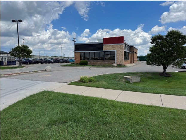 9859 Middlebelt Rd, Romulus, MI à louer - Photo principale – Image 1 sur 1