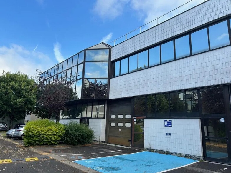 11/13 Rue Des Hautes Pâtures, Nanterre à louer - Photo de l’immeuble – Image 1 sur 17