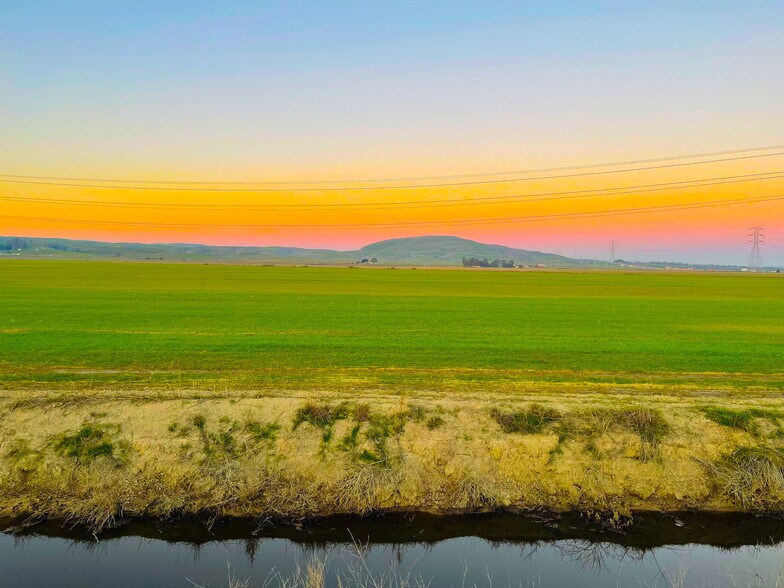 3900 Hwy 37, Petaluma, CA à louer - Aérien – Image 3 sur 13