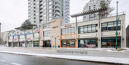 7315 Edmonds St, Burnaby, BC à louer Photo de l’immeuble– Image 1 sur 3