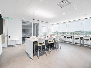 6985 Financial Dr, Mississauga, ON à louer Photo intérieure– Image 2 sur 10