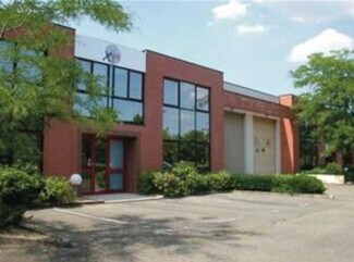 Plus de détails pour 1/3 Rue Guynemer, Magny-les-Hameaux - Bureau, Local d'activités à louer