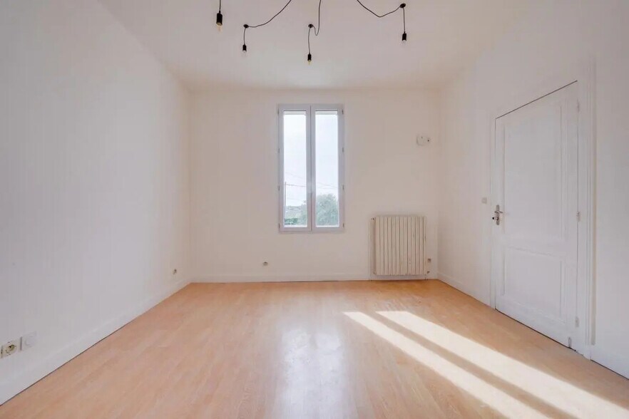 Bureau dans Libourne à louer - Photo de l’immeuble – Image 3 sur 8