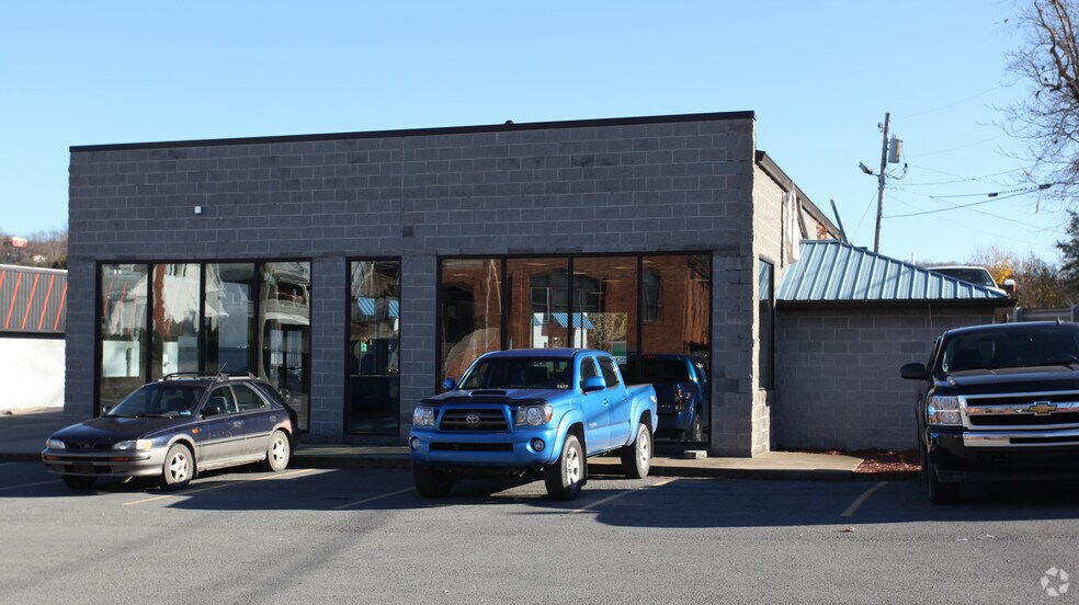 909 Morgantown Ave, Fairmont, WV à louer - Photo de l’immeuble – Image 3 sur 3