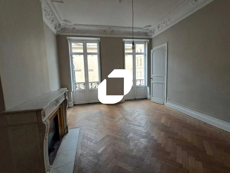Bureau dans Bordeaux à louer - Photo de l’immeuble – Image 2 sur 13