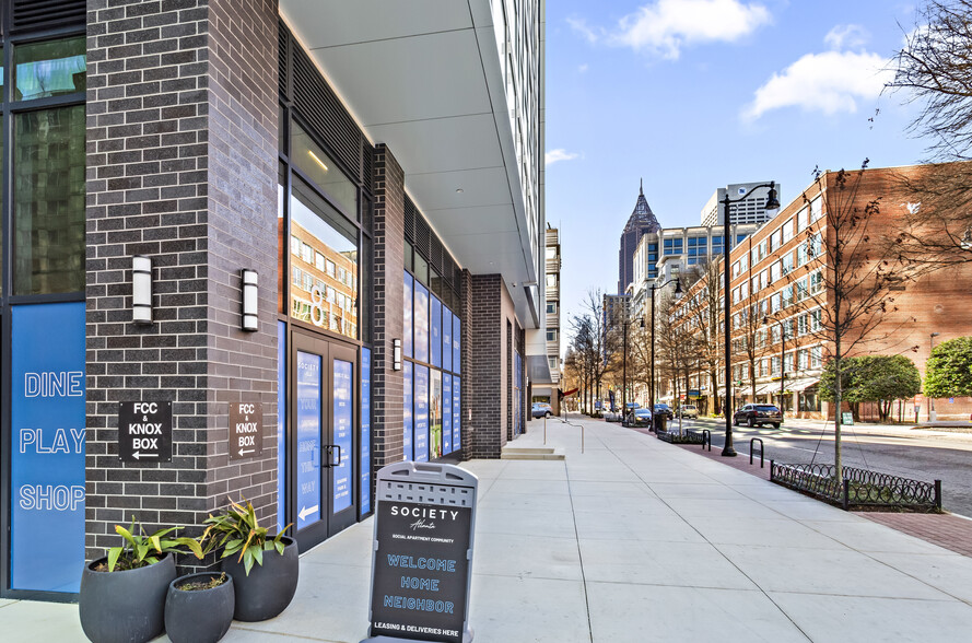 811 NE Peachtree St, Atlanta, GA à louer - Photo de l’immeuble – Image 2 sur 8