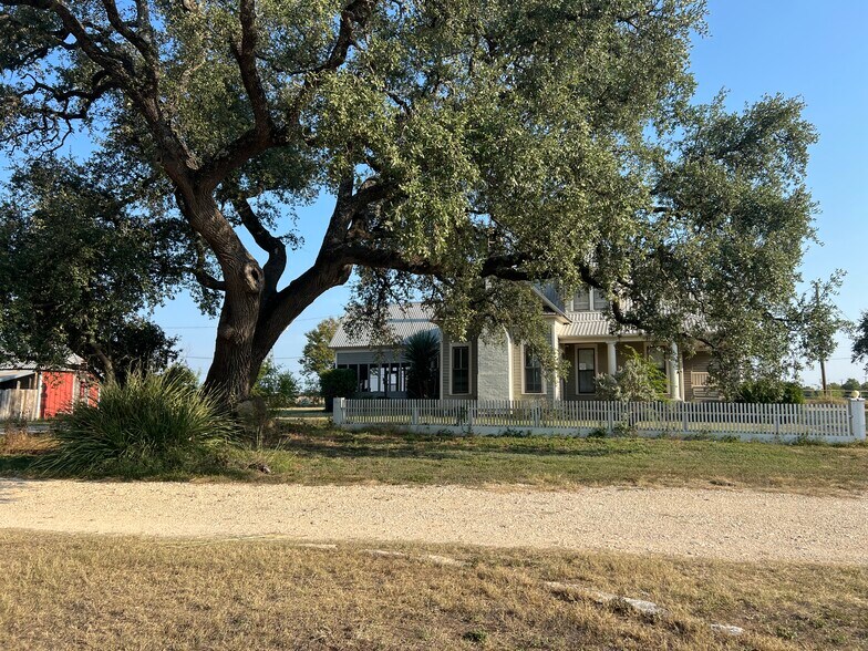 1430 N Robertson Rd, Salado, TX à louer - Photo de l’immeuble – Image 2 sur 5