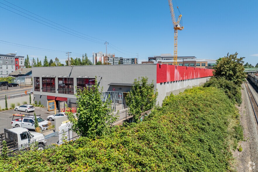 4030 NE Halsey St, Portland, OR à louer - Photo de l’immeuble – Image 2 sur 4