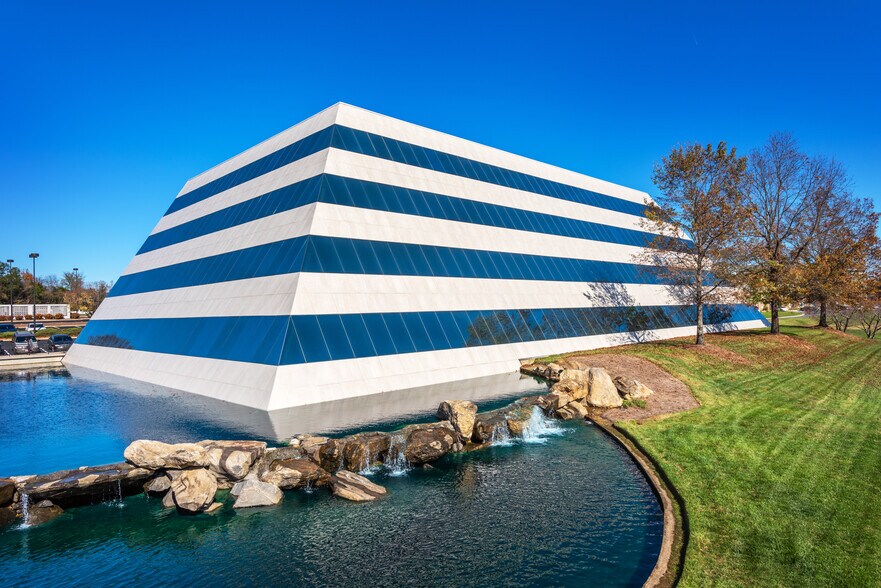 9140 Arrowpoint Blvd, Charlotte, NC à vendre - Photo de l’immeuble – Image 3 sur 24