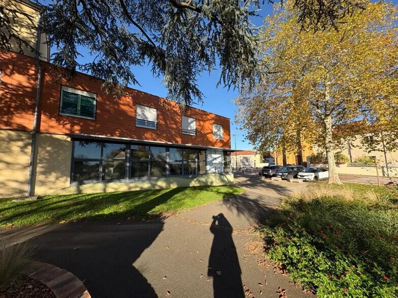 Local commercial dans Mably à louer - Photo de l’immeuble – Image 2 sur 8