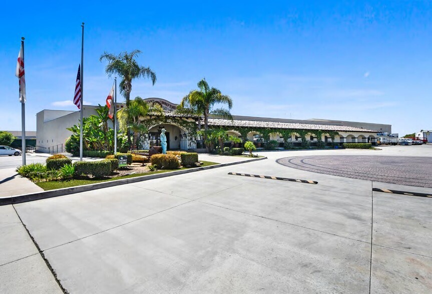 1560 W Lambert Rd, Brea, CA à vendre - Photo principale – Image 1 sur 12