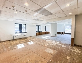 6080-6090 S 108th St, Hales Corners, WI à vendre Photo intérieure– Image 1 sur 3