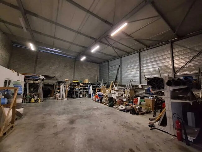 Plus de détails pour Bureau, Local d'activités à louer