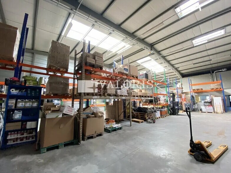 Local d’activités dans Vaulx-en-Velin à louer - Photo de l’immeuble – Image 3 sur 12