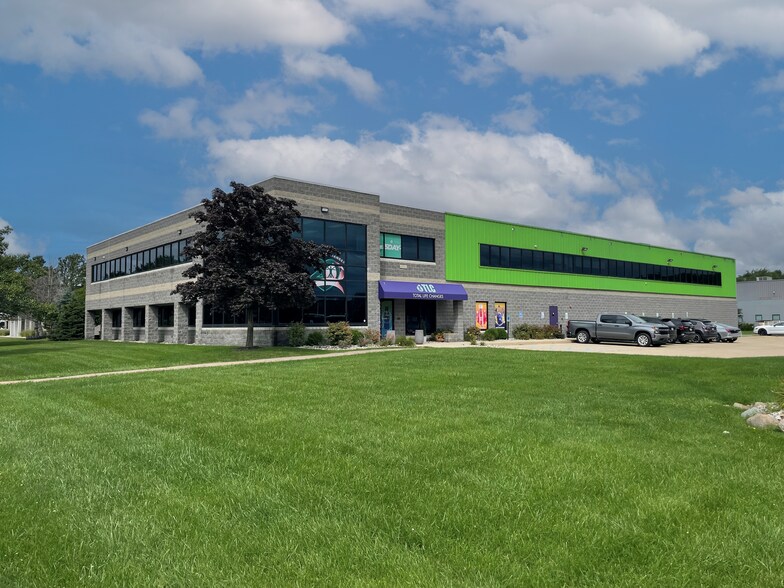 6094 Corporate Dr, Ira, MI à vendre - Photo de l’immeuble – Image 1 sur 12