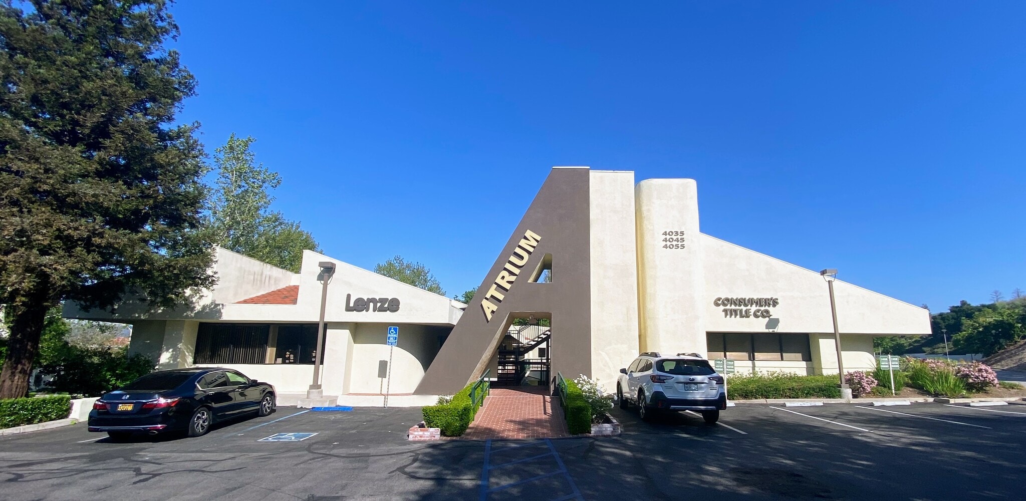 4035 E Thousand Oaks Blvd, Westlake Village, CA à louer Photo principale– Image 1 sur 7