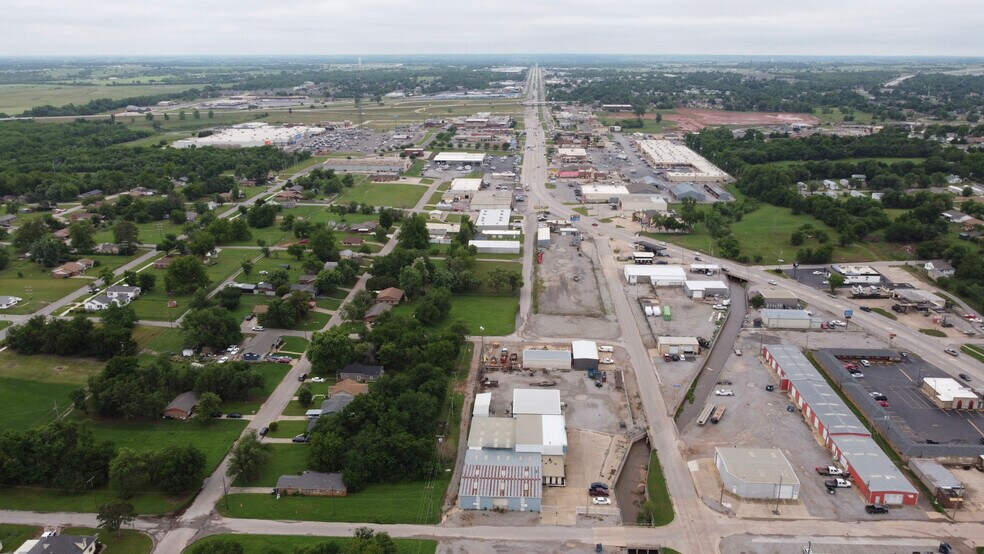 1301 S 3rd St, Chickasha, OK à louer - Photo de l’immeuble – Image 3 sur 31