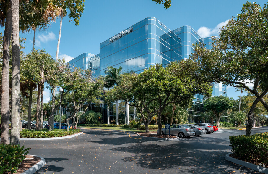 1000 Corporate Dr, Fort Lauderdale, FL à louer - Photo de l’immeuble – Image 3 sur 6