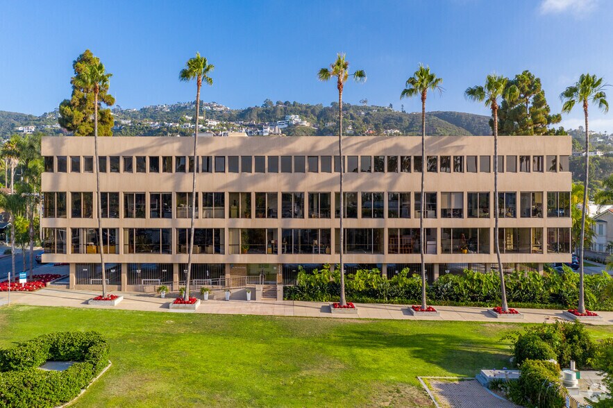 2223 Avenida de la Playa, La Jolla, CA à louer - Photo de l’immeuble – Image 3 sur 5