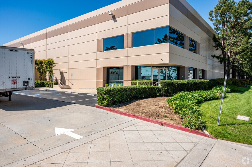 1750 S Pointe Ave, Ontario, CA à louer - Photo de l’immeuble – Image 3 sur 6