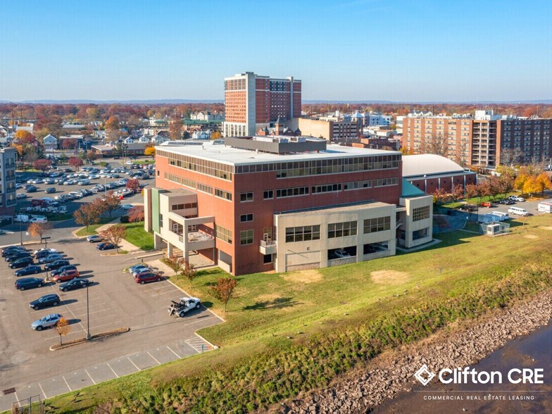 2 City Hall Plz, Rahway, NJ à louer - Photo de l’immeuble – Image 3 sur 5