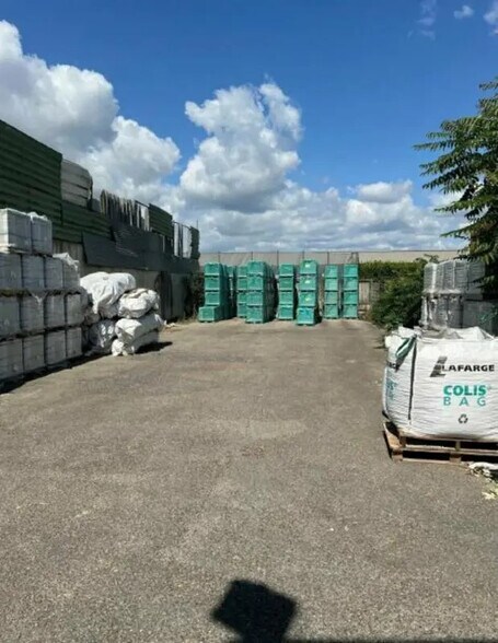 Bureau dans Vaulx-en-Velin à louer - Photo de l’immeuble – Image 2 sur 5