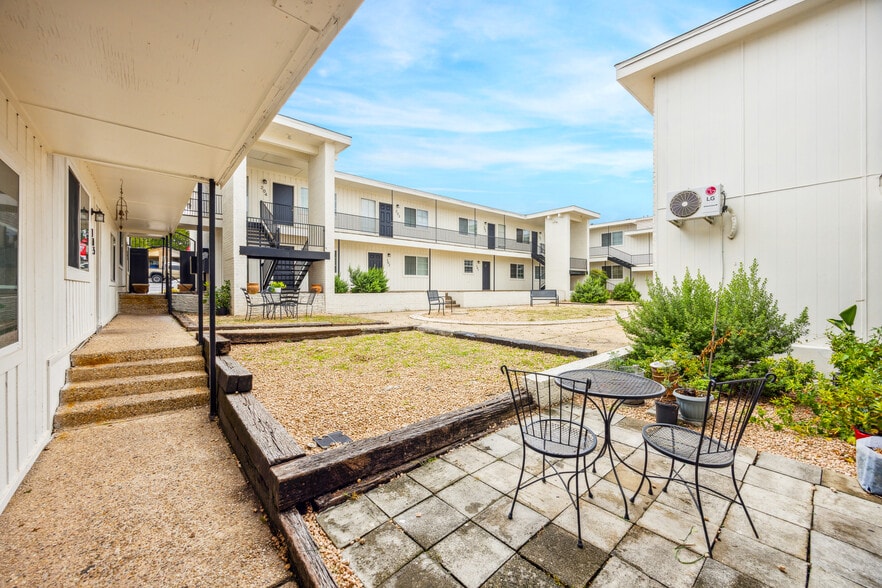 1304 McKie Dr, Austin, TX à vendre - Photo de l’immeuble – Image 3 sur 15