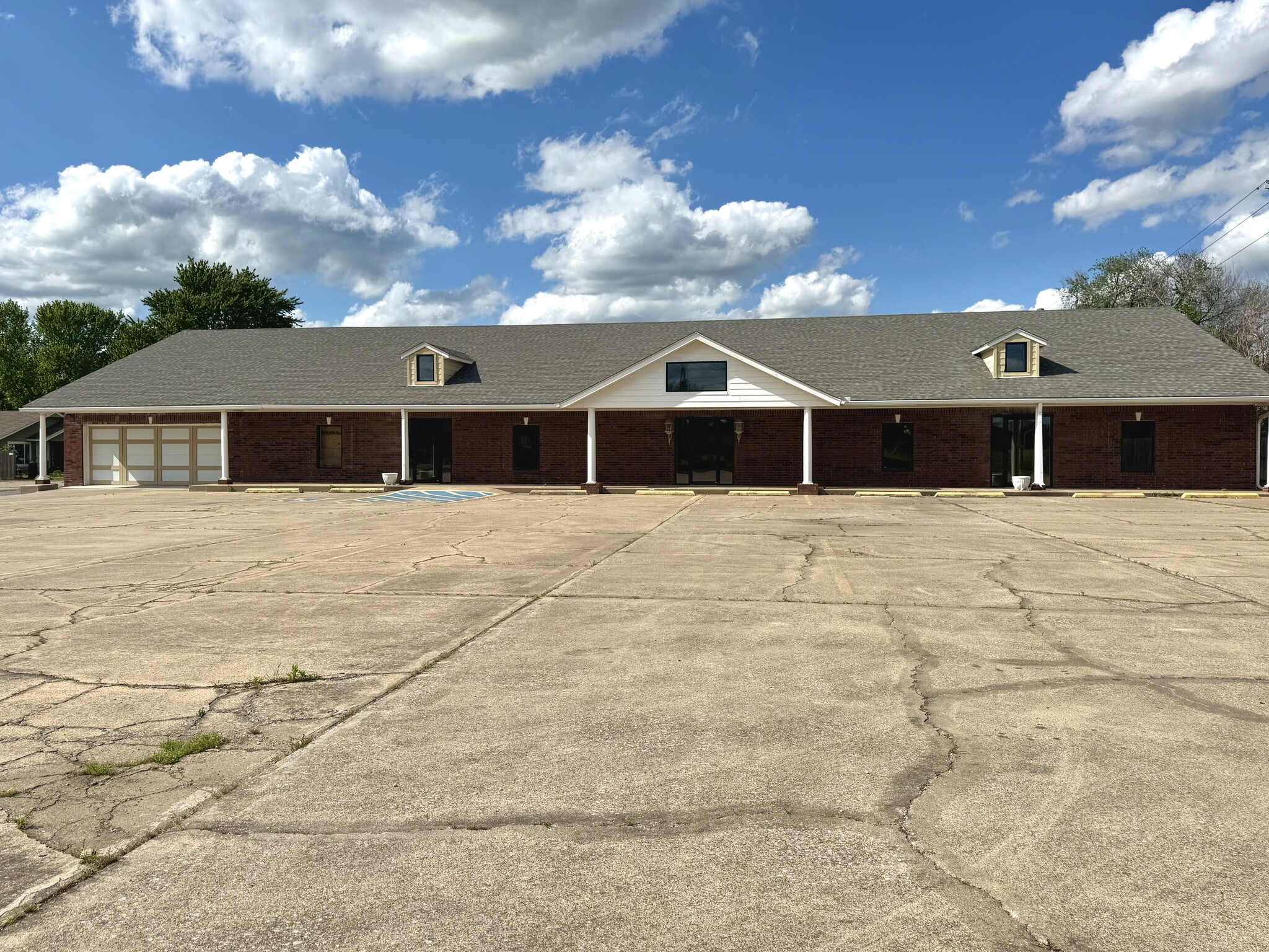 719 E 141st St, Glenpool, OK à louer Photo de l’immeuble– Image 1 sur 7