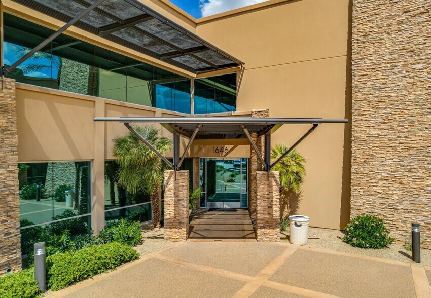 1616 N Litchfield Rd, Goodyear, AZ à louer - Photo de l’immeuble – Image 3 sur 6