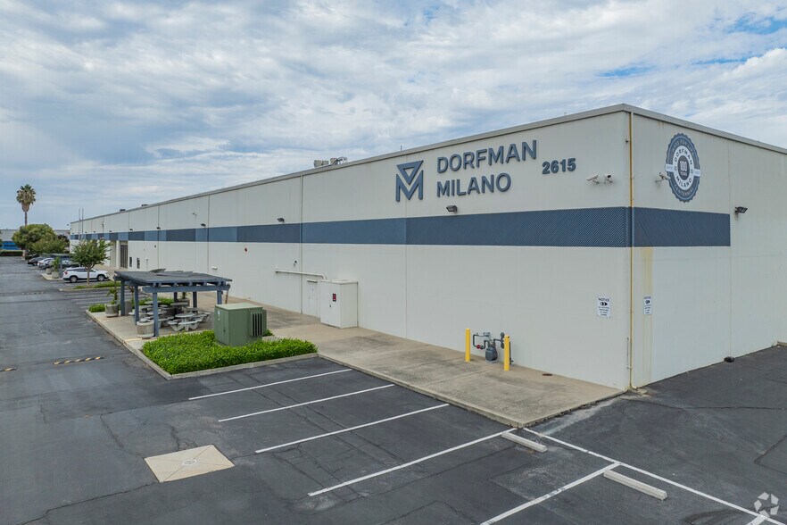 2615 Boeing Way, Stockton, CA à louer - Photo principale – Image 1 sur 9