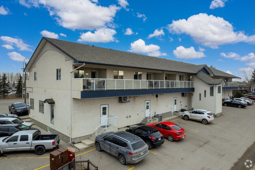 95 Brent Blvd, Strathmore, AB à louer - Photo de l’immeuble – Image 2 sur 5