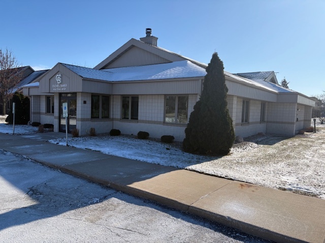 105 E Bell St, Neenah, WI à louer - Photo principale – Image 1 sur 17