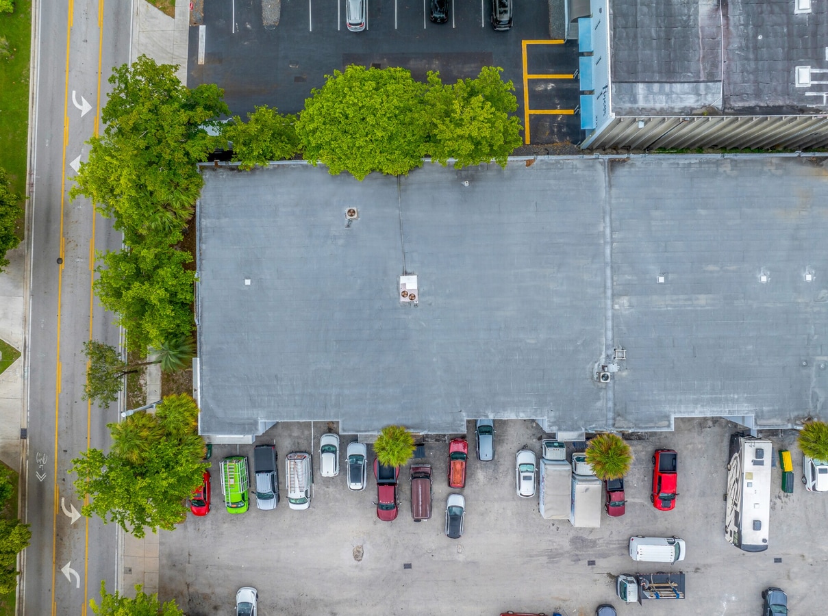 2693 W 76th St, Hialeah, FL 33016 - Lot 2693 - - Photo intérieure - Image 2 of 25