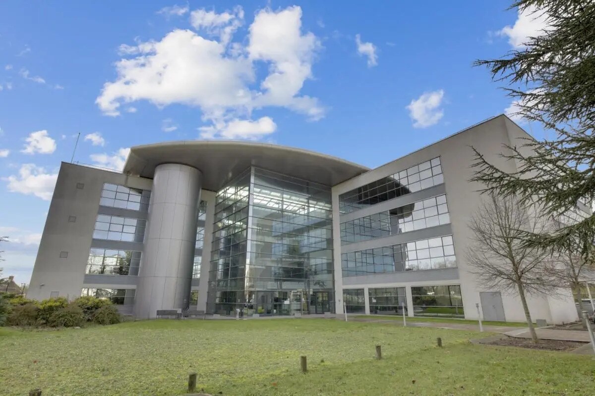 1 Rue Arnold Schoenberg, Guyancourt à louer Photo de l’immeuble– Image 1 sur 12